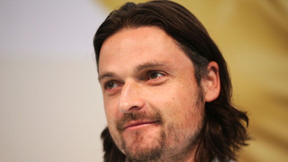 Lutz Pfannenstiel berlari tanpa busana karena pakaiannya dilucuti oleh perampok. Copyright: INTERNET